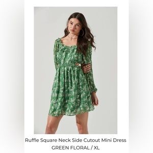 ASTR Green floral printed dress with side cutout